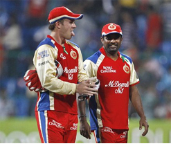 Murali, de Villiers guide RCB to an easy win over Delhi
